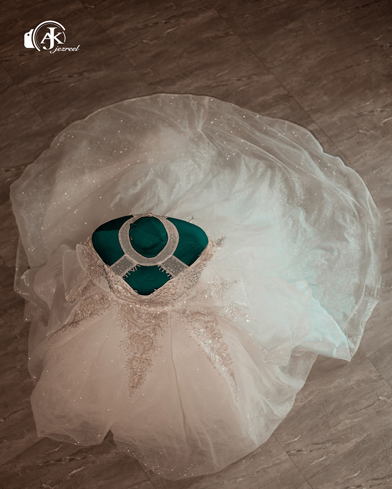 Healthy baguette with egg and vegetables